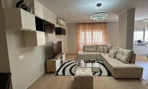 Tirane, jepet me qera apartament 2+1 Kati 4, 110 m² 800 € (Komuna e Parisit)