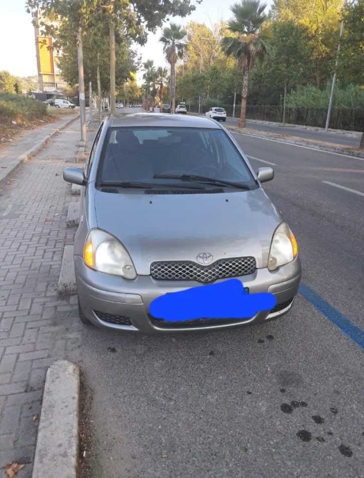 Durres, shitet makine TOYOTA YARIS Benzin, gri metalizato manuale Kondicioner 1800 €