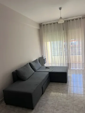 Tirane, jepet me qera apartament 2+1 Kati 4, 85 m² 500 € (ASTIR)