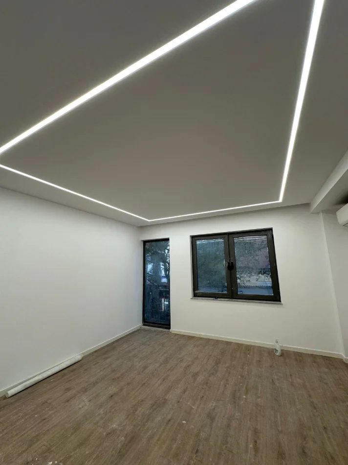 Tirane, jepet me qera zyre Kati 2, 55 m² 450 € (ALI DEMI)