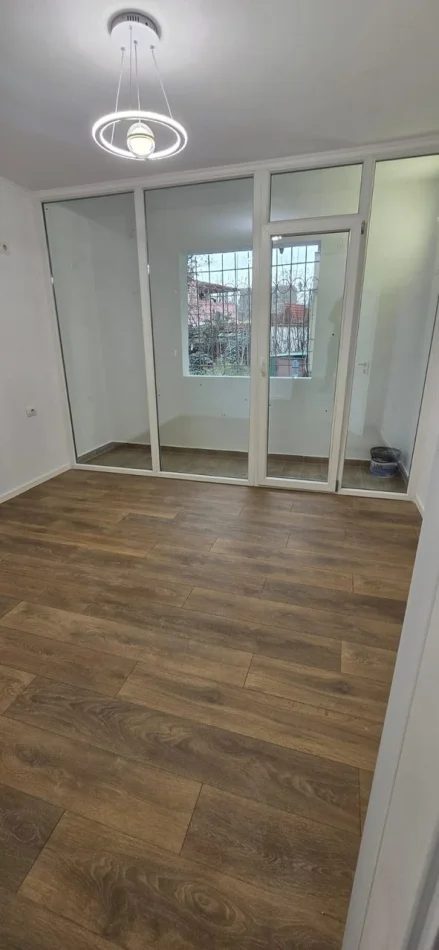 Tirane, shitet apartament 1+1 Kati 1, 57 m² 137000 € (Rruga Ali Demi)