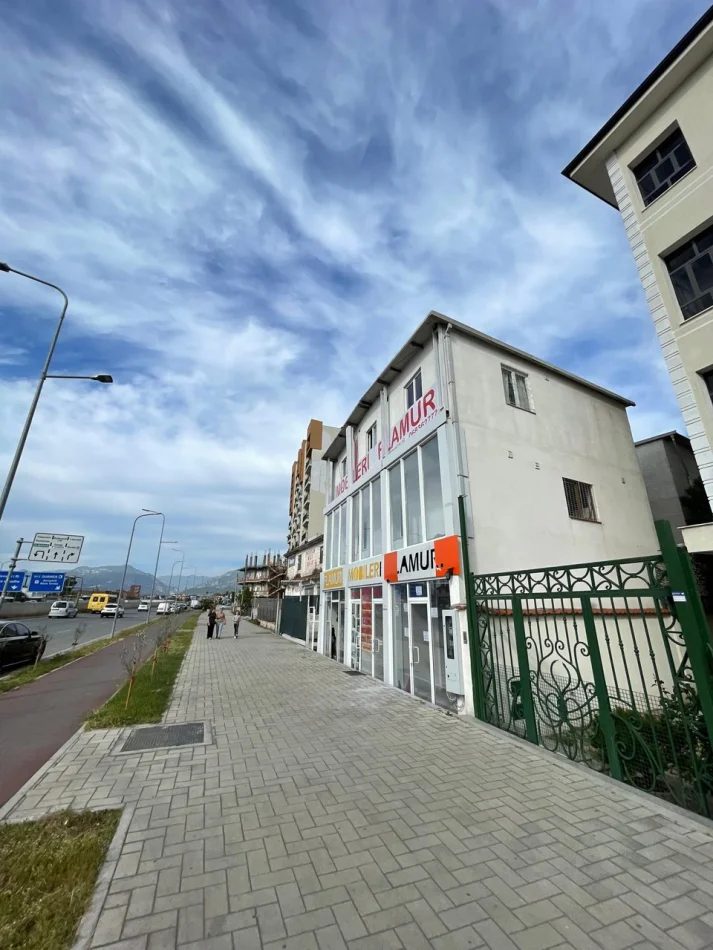 Tirane, shitet ambjent biznesi Kati 3, 400.000 € (Sheshi Shqiponja)
