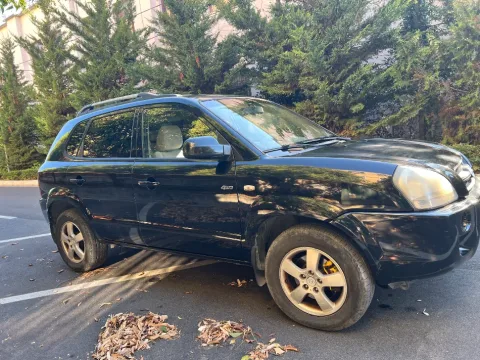 Tirane, shes SUV Huyndai Benzin+Gaz, e zeze manuale Kondicioner 260.000 km 4.400 €