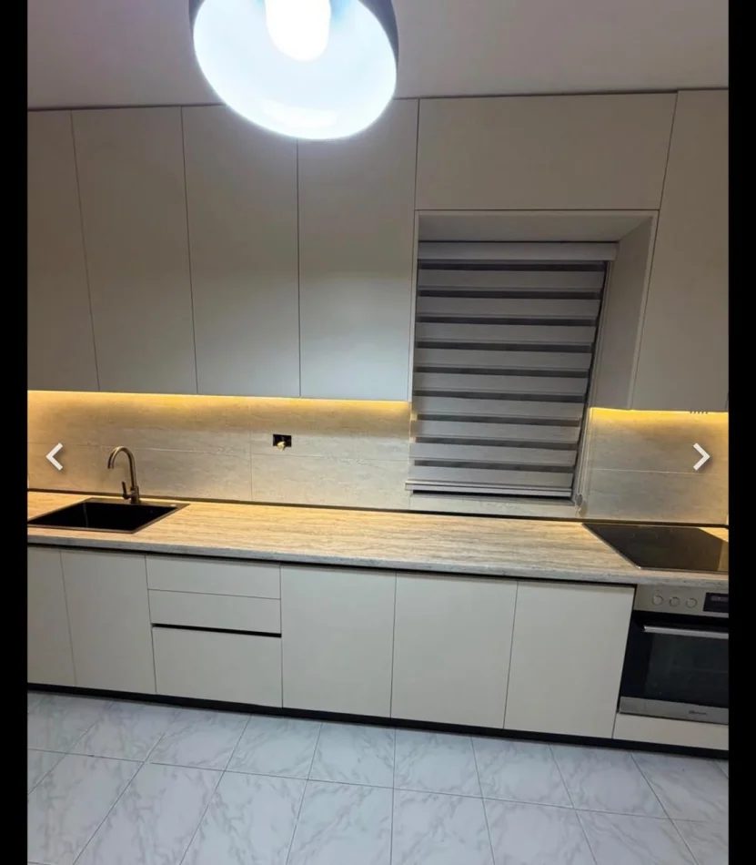 Tirane, jepet me qera apartament 1+1 Kati 1, 75 m² 500 € (Rruga Kavajës;Kombinat)