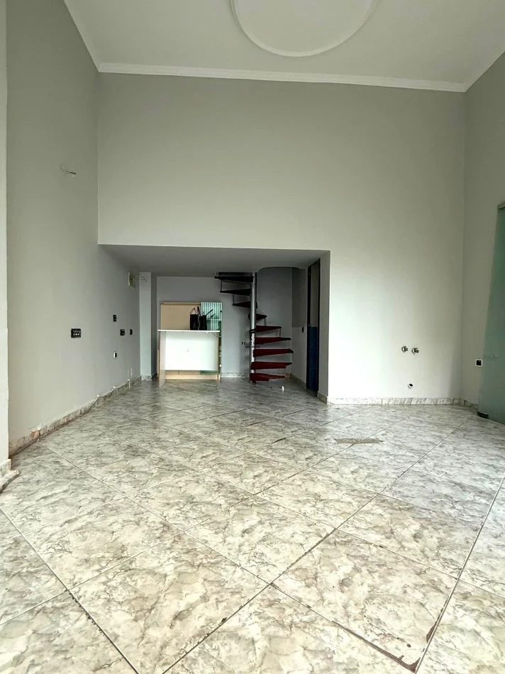 Tirane, shitet dyqan Kati 1, 35 m² 67.000 € (5 MAJI)