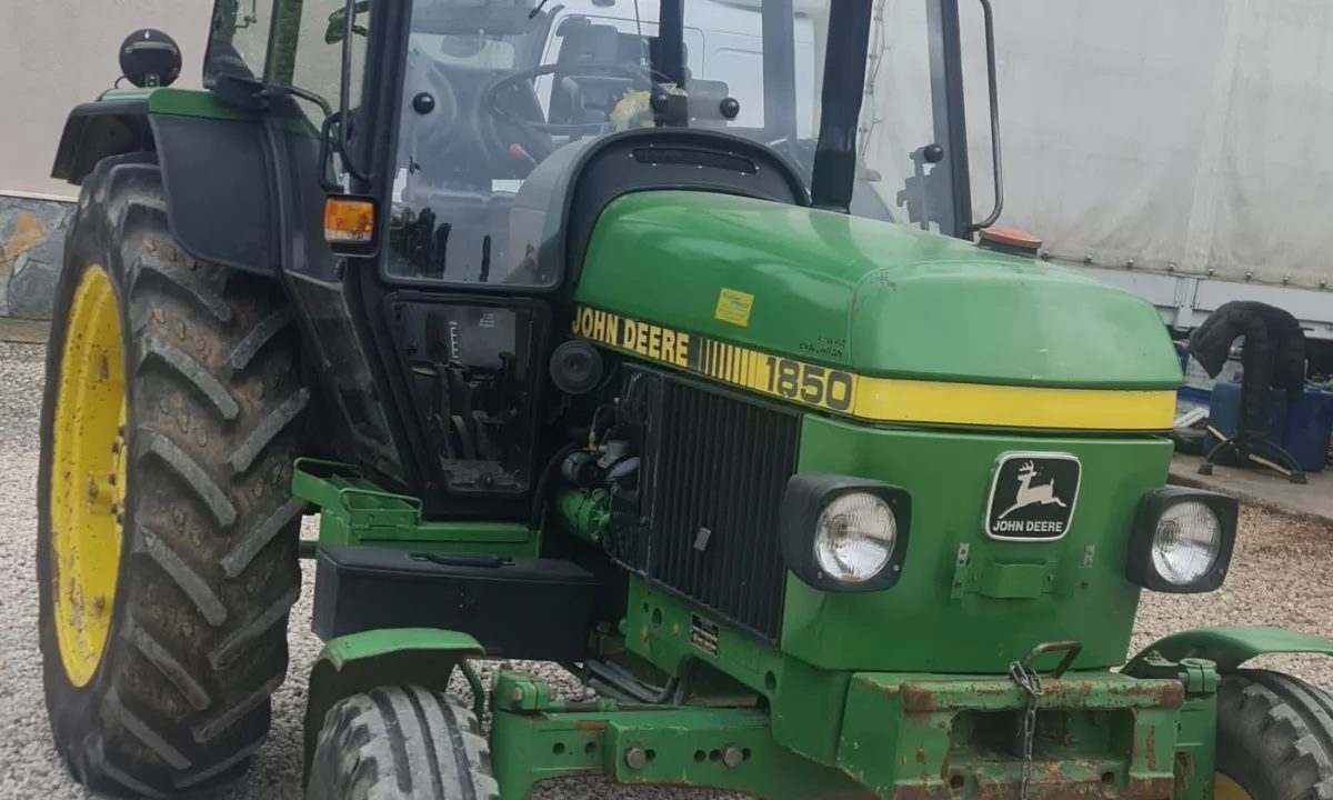 Shitet Traktor John Deere 1850