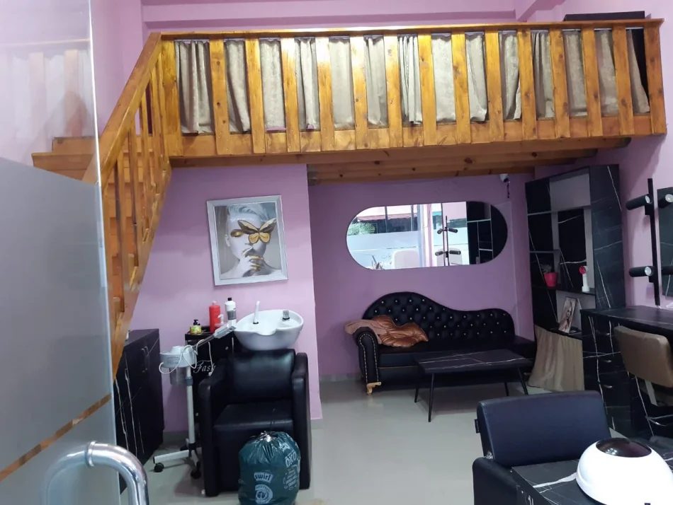 Tirane, jepet me qera ambjent biznesi Kati 0, 40 m² 300 € (Astir)