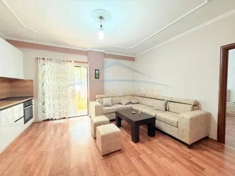 Tirane, jepet me qera apartament 2+1+Ballkon Kati 2, 92 m² 650 € (Don Bosko, Tirane)