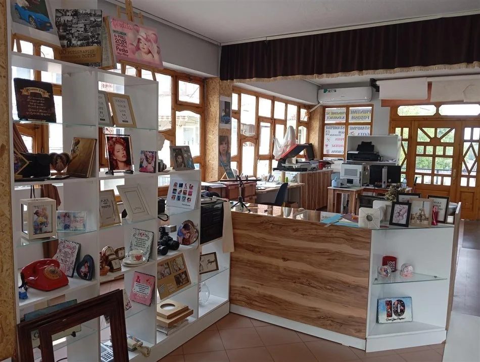 Pogradec(OKAZION),Shitet Biznes I kompletuar Stampime ,Printime ,Foto 6000€
