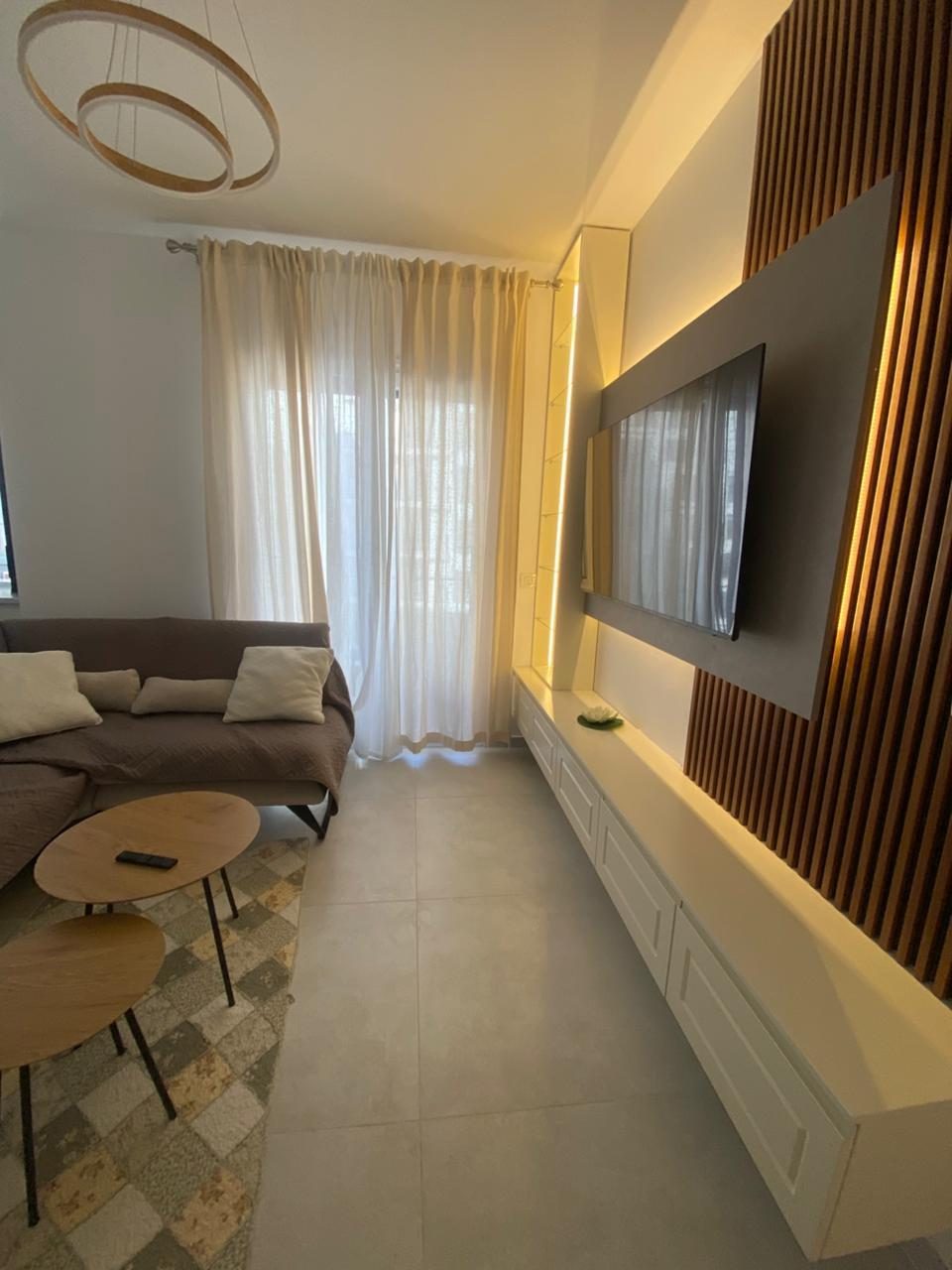 🏡 **JEPET ME QIRA APARTAMENT 2+1+2 – PAZARI I RI**