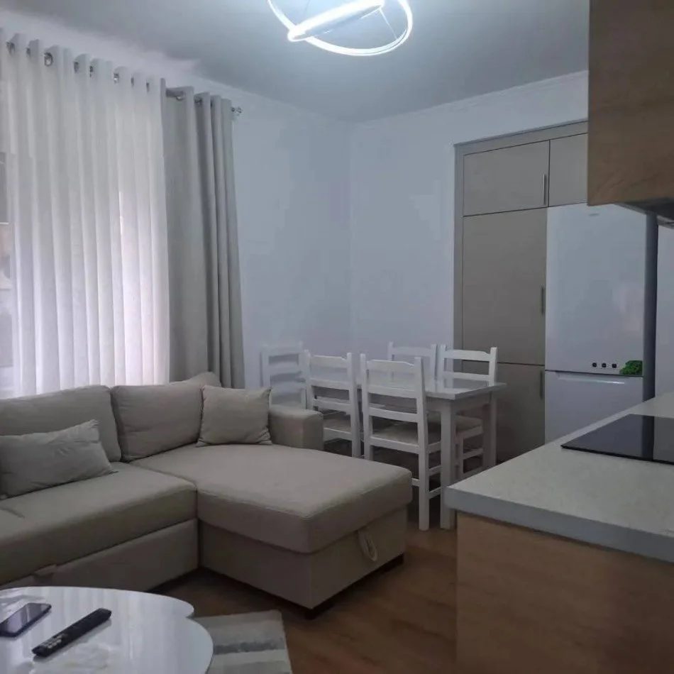 Gjirokaster jepet me qera apartament 2+1+Ballkon Kati 3, 78 m² 50 € (18 shtatori)