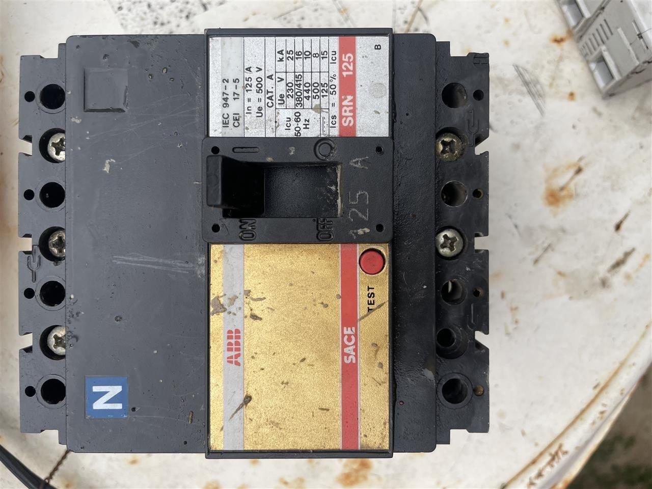 Shitet automat çeles automat 3 fazor 125 A