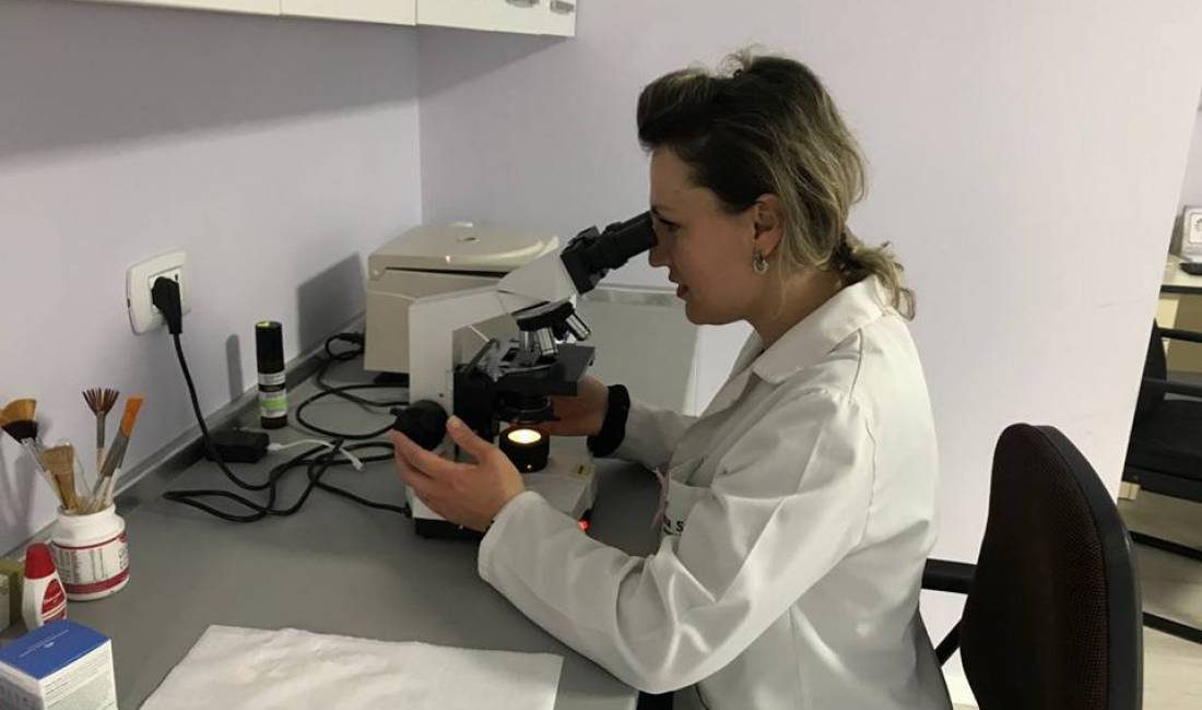Klinika Dermo-Estetike Demiraj ofron sherbime si vizita dermatologjike, Dermatoskopi, Heqje verruthe, kallo, kandiloma, 