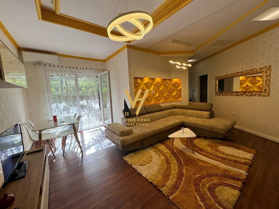 Tirane, jepet me qera apartament 2+1+Ballkon Kati 0, 140 m² 800 € (LIQENI I THATE)