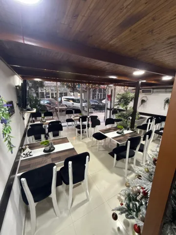 Shitet Komplet si biznes Resorant ne gjendje pune me te gjithe pajisjet e veglat e guzhines, karrige tavolina etj.