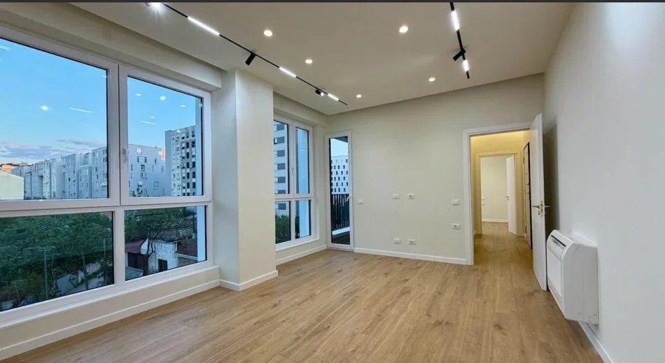 Tirane, jepet me qera ambjent biznesi Kati 3, 58 m² 850 € (Prane KESH)