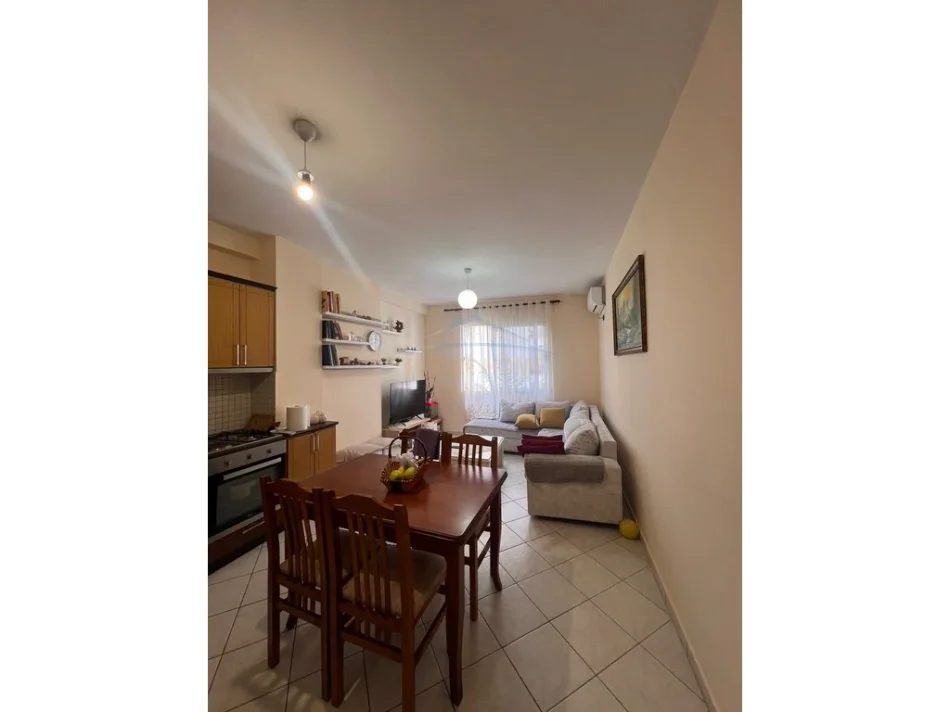 Tirane, shitet apartament 1+1 Kati 2, 61 m² 108.000 € (Prane Viles L, Astir)