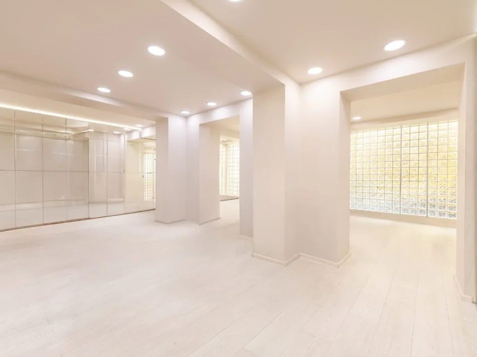 Tirane, jepet me qera ambjent biznesi Kati 1, 120 m² 2.000 € (Shallvaret)