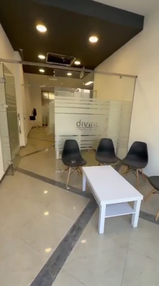 Tirane, shitet lokal Kati 0, 70 m² 120.000 € (ish stacioni i trenit)