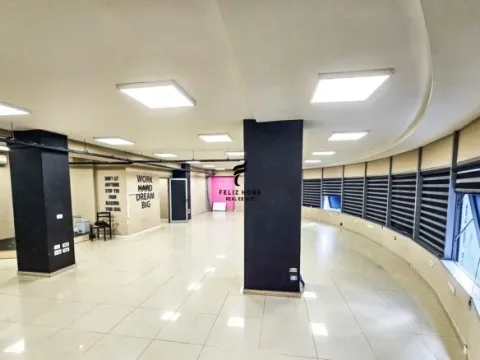 Tirane, jepet me qera zyre Kati 5, 300 m² 2.600 € (RRUGA E DIBRES)