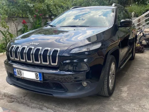 Tirane, shes SUV JEEP SCHEROKEE Nafte, e zeze automatik 147.000 km 10.500 €