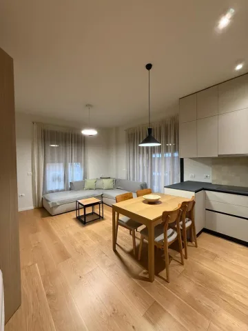 Apartament 2+1 me qira, Rr e Kosovareve !