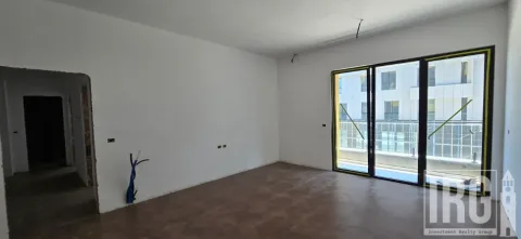 Tirane, jepet me qera aktivitet biznesi , 103 m² 1.300 € (kompleksi deliorgji)