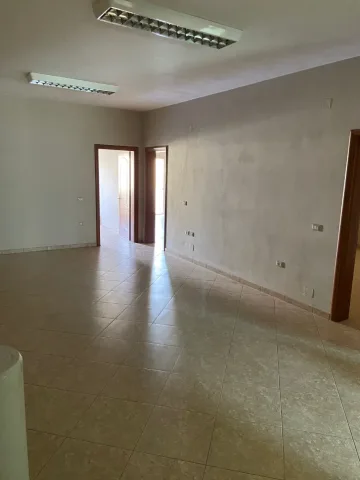 Tirane, jepet me qera zyre Kati 2, 150 m² 1.000 € (KOMUNA E PARISIT)