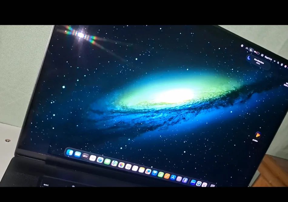 Tirane, shes Laptop Macbook pro 16 m4 max 48gb