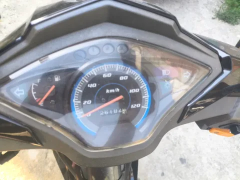 Tirane, motor , e zeze 900 €