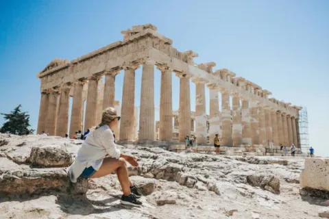 Tirane, oferte City-tour | Vizita qytetesh 𝐀𝐓𝐇𝐈𝐍𝐄, 𝐦𝐞 𝐚𝐮𝐭𝐨𝐛𝐮𝐬 𝐝𝐡𝐞 𝐠𝐮𝐢𝐝𝐞.