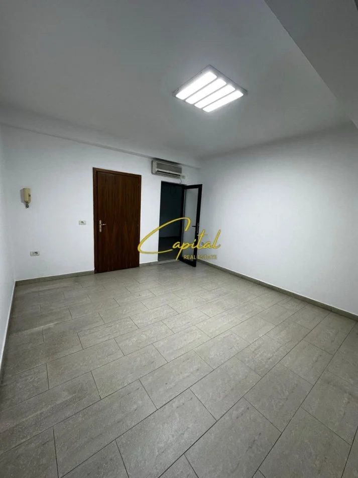Tirane, jepet me qera zyre Kati 2, 115 m² 800 € (BRRYLI)
