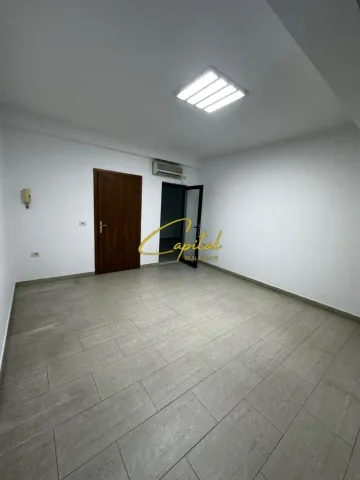 Tirane, jepet me qera zyre Kati 2, 115 m² 800 € (BRRYLI)