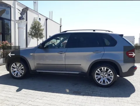 Tirane, shes makine Bmw x5 Benzin Nderrohet me mak 7vendeshe+Gaz, gri e erret automatik Klima 220 km 5.500 L