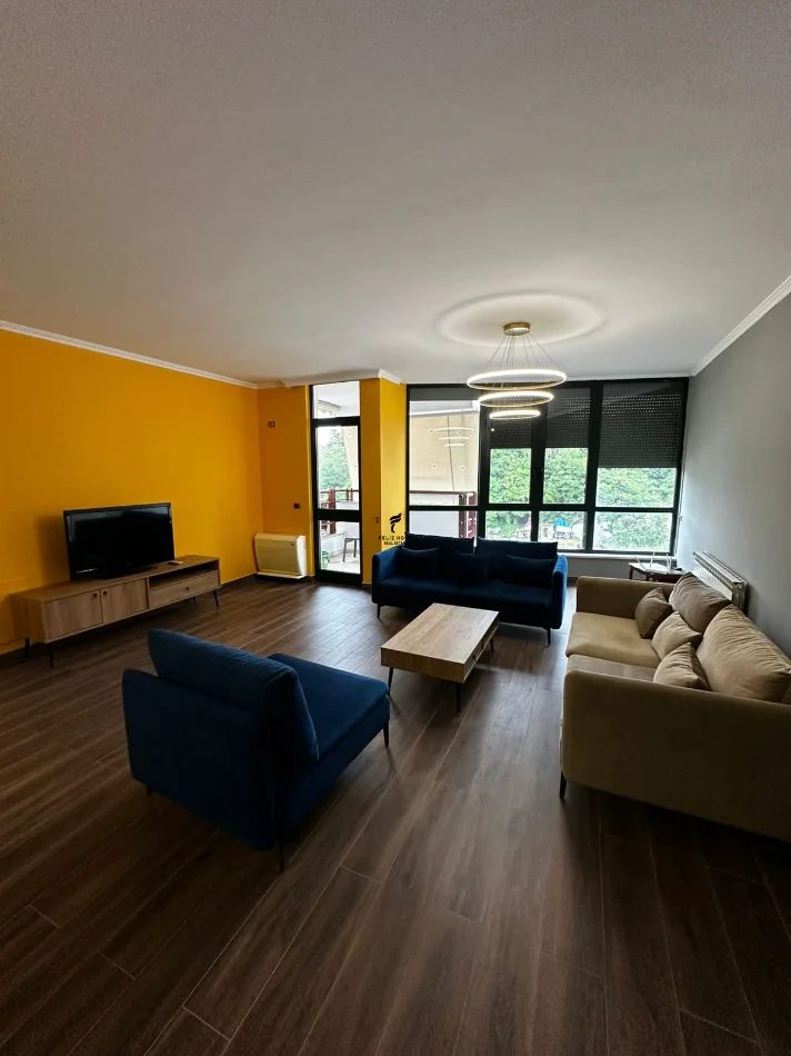 Tirane, jepet me qera apartament 2+1 Kati 4, 130 m² 1.600 € (LIQENI ARTIFICIAL)