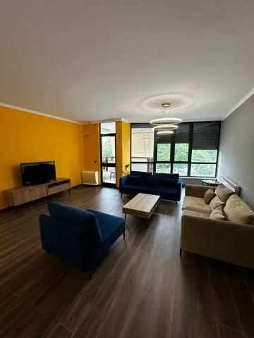 Tirane, jepet me qera apartament 2+1 Kati 4, 130 m² 1.600 € (LIQENI ARTIFICIAL)