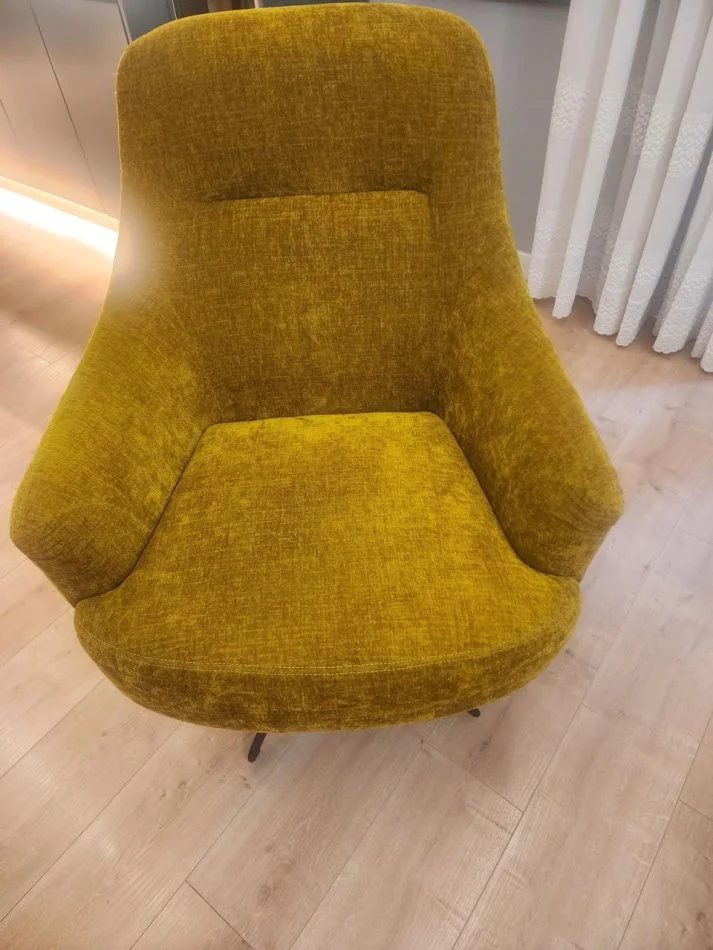 Tirane, shes Kolltuk rrotullues 1 €