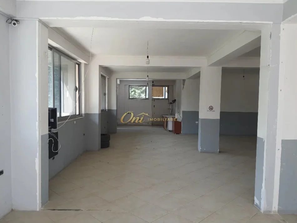 Tirane, jepet me qera magazine Kati 0, 140 m² 550 € (PRANE KOMPLEKSIT MANGALEM)