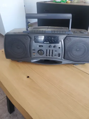 Tirane, shes Magnetofon Autoriverse dopio kasete,radio,amplifike