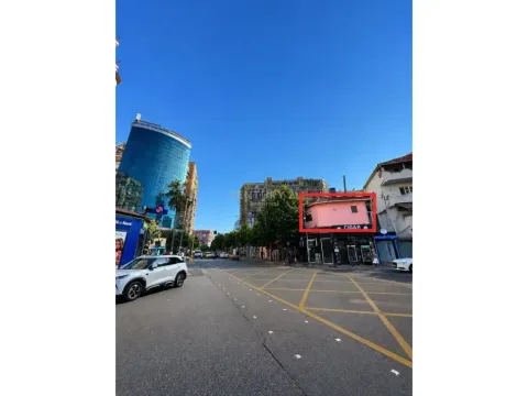 Tirane, jepet me qera ambjent biznesi , 120 m² 1.400 € (Selvia)