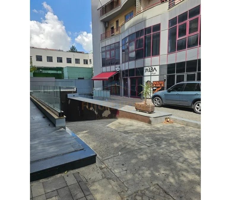 Tirane, shitet ambjent biznesi Kati 0, 102 m² 210.000 € (Garda)