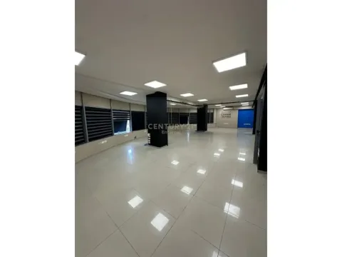 Tirane, jepet me qera ambjent biznesi Kati 5, 300 m² 2.600 € (Kompleksi Halili)