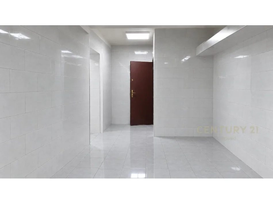 Tirane, jepet me qera ambjent biznesi , 93 m² 790 € (Mine peza)