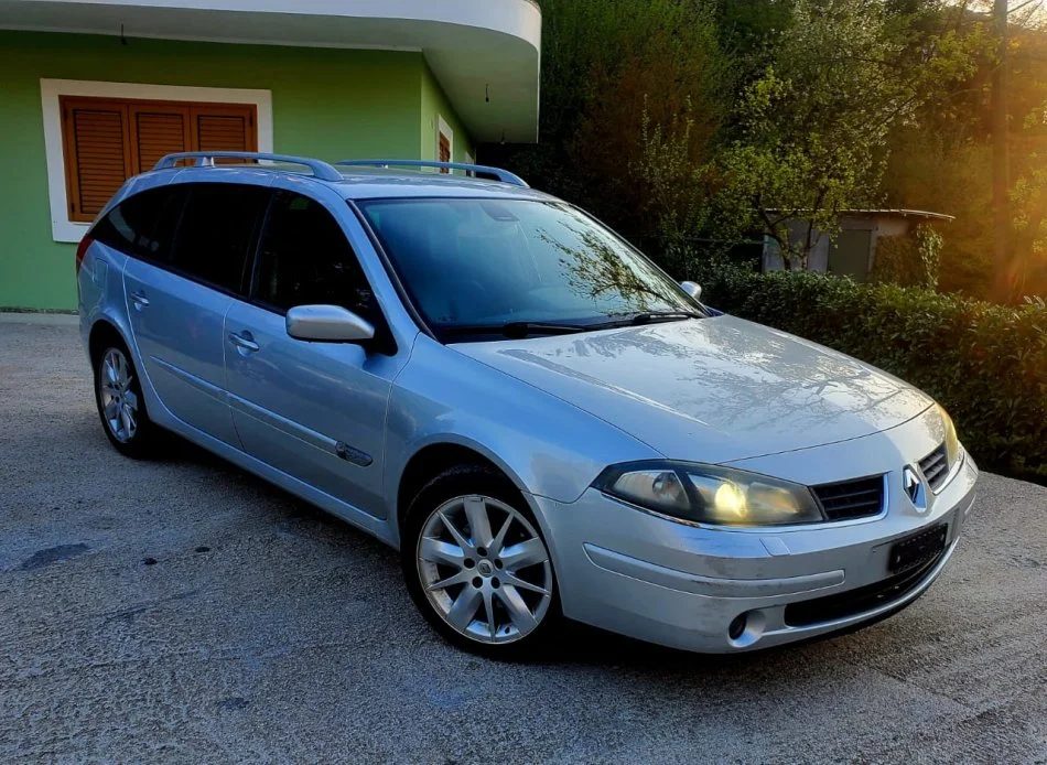 Shqiperi, shes makine Renault Nafte, gri metalizato automatik Klima 172.321 km 2.900 €
