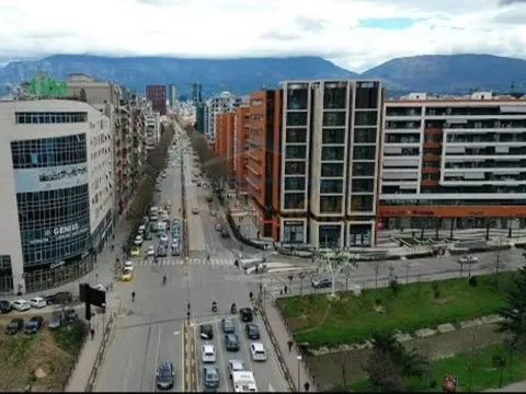 Tirane, shitet ambjent biznesi Kati 2, 219 m² 482.790 € (Rruga e Kavajes)