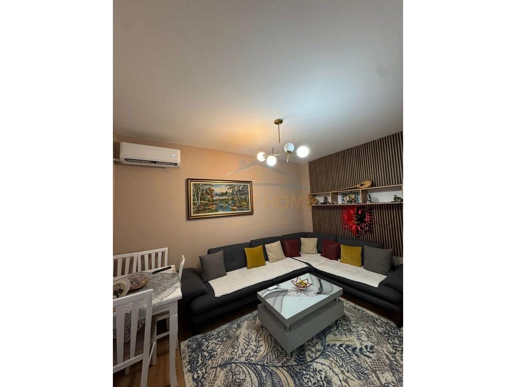 0696044423Shitet, Apartament 2+1,Pranë Drejtorisë së Policis