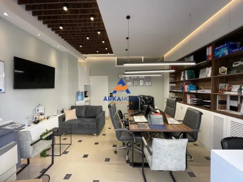 SHITET AMBIENT BIZNESI 43 M2 "KODRA E DIELLIT, PRANE KOMPLEK