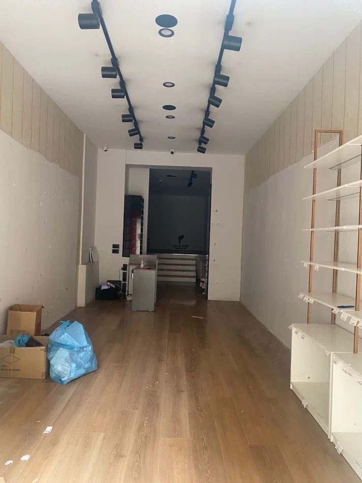 Tirane, jepet me qera dyqan Kati 0, 90 m² 2.000 € (MYSLYM SHYRI)
