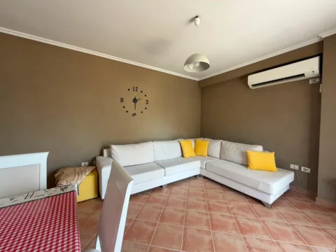 Tirane, jepet me qera apartament 1+1+Ballkon Kati 3, 60 m² 450€ (Astir)