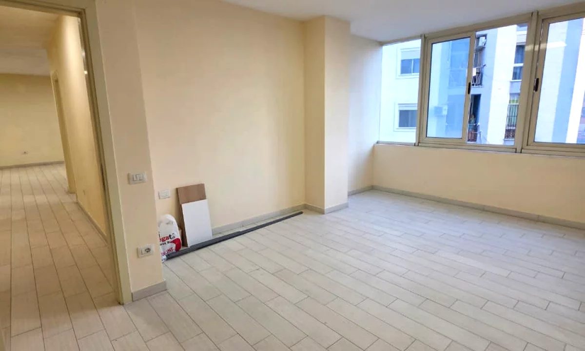 Me Qira: Zyre 140 m2 me 4 Ambiente Pune 2 WC🚾 4 Kondicioner - Kati 3📍 Pazari Ri (Rr.Tefta Tashko - SPAR 🏪) 1250Euro/Muaj